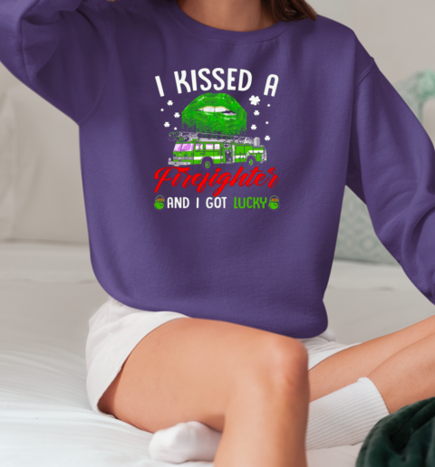 I Kissed A Firefighter And I Got Lucky T-Shirt Unisex Sweatshirt