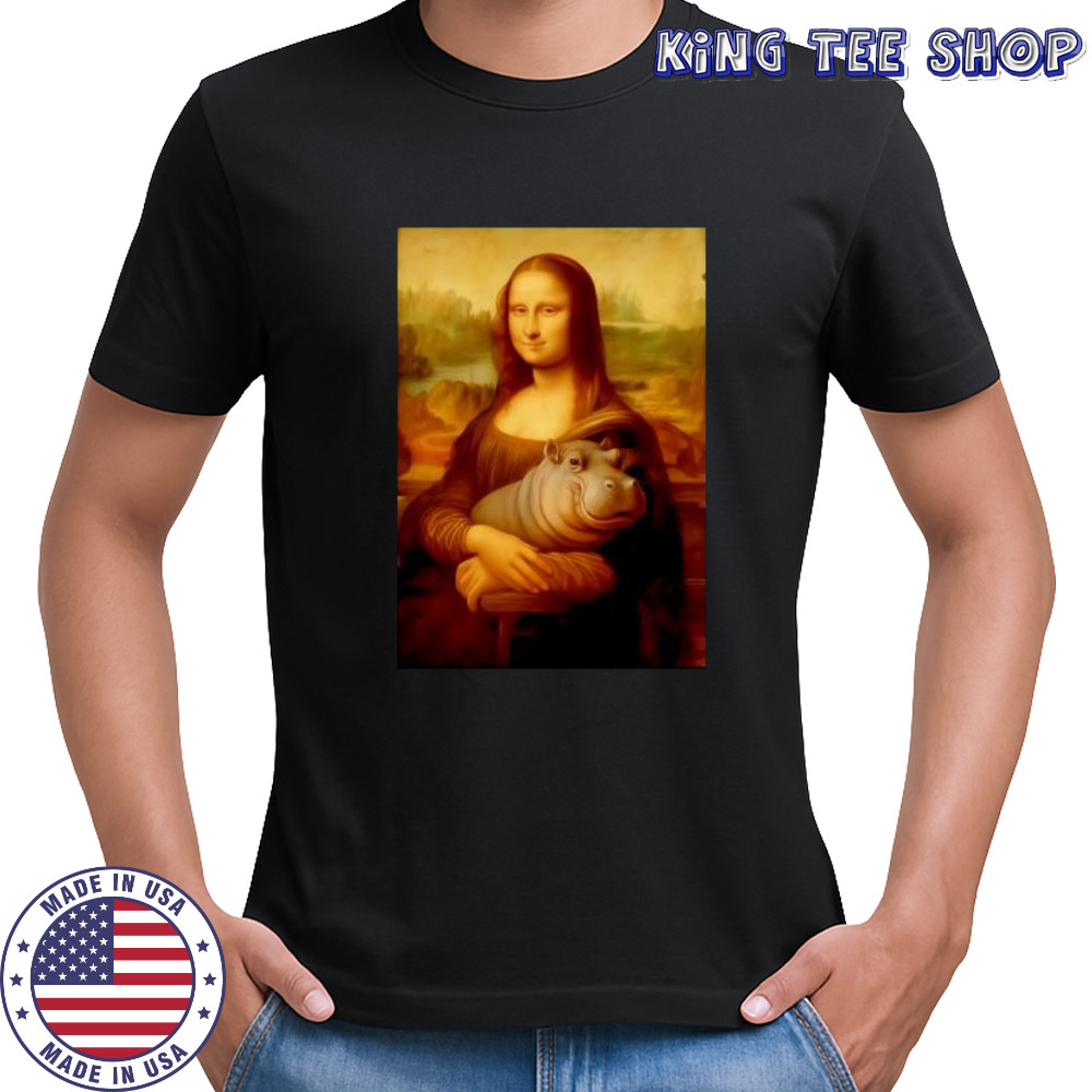 Mona Lisa carry Moodeng shirt