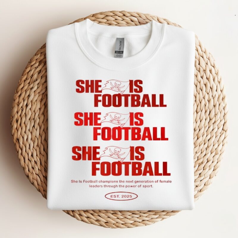 Buccaneers She Is Football_Crewneck Sweatshirt