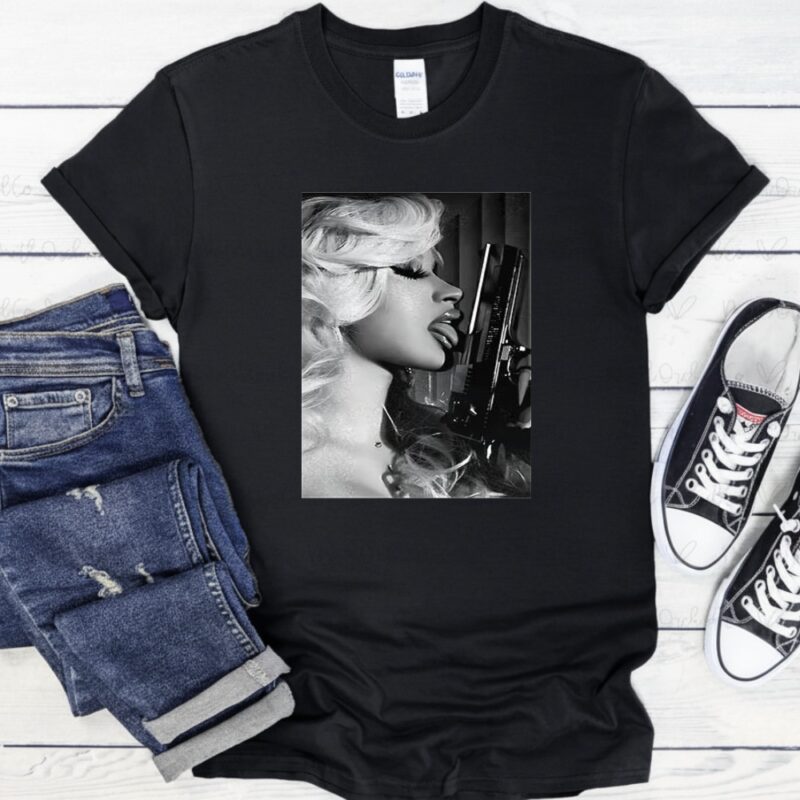 Cardi licks pistol vintage_T-Shirt